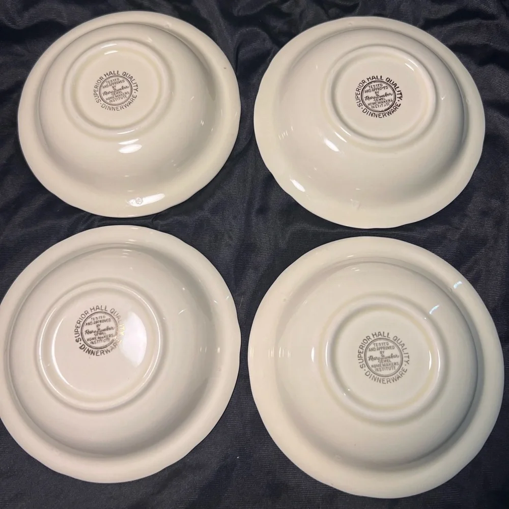 Hall Jewel Tea Autumn Leaf - Set of 4 5 1/2” fruit bowls in excellent condition.